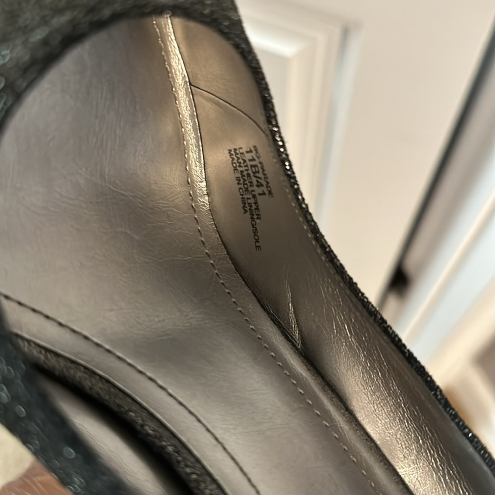 BCBG Pumps - Picture 7 of 7